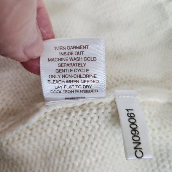 Eva Mendes New York & Co White Knit Sweater with Black Fringe Pom Poms Med - Picture 9 of 11